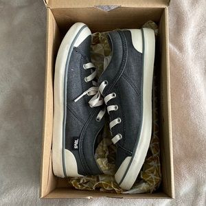 Women’s Teva’s Freewheel washed canvas black/grey Size 8